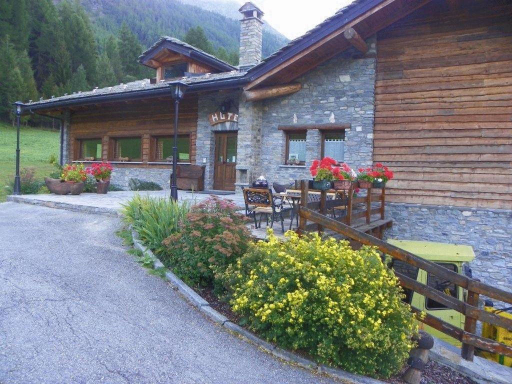 Hotel Les Granges La Thuile Exteriör bild