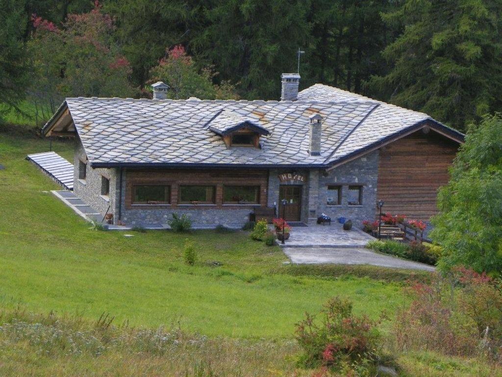 Hotel Les Granges La Thuile Exteriör bild