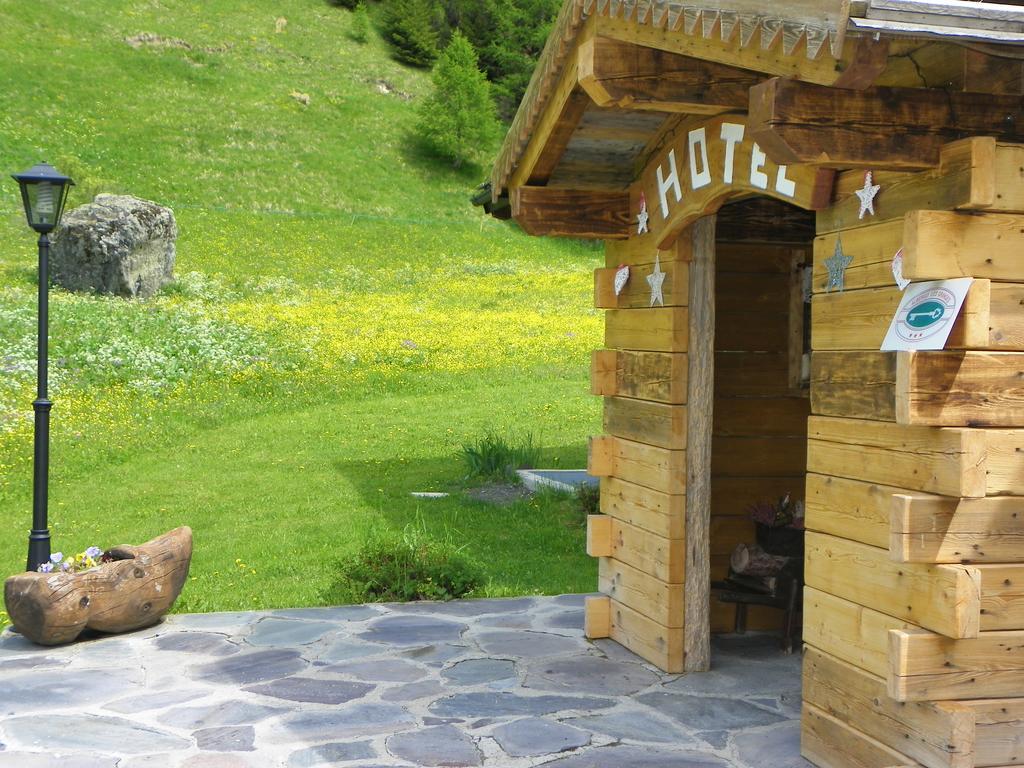 Hotel Les Granges La Thuile Exteriör bild