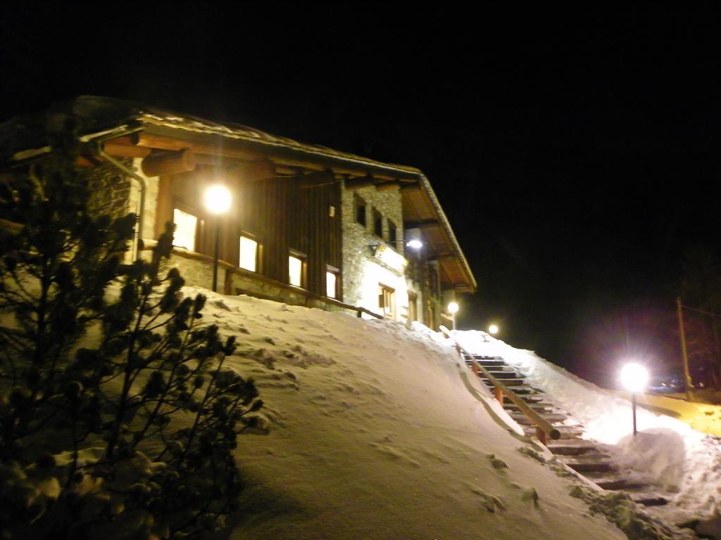 Hotel Les Granges La Thuile Exteriör bild