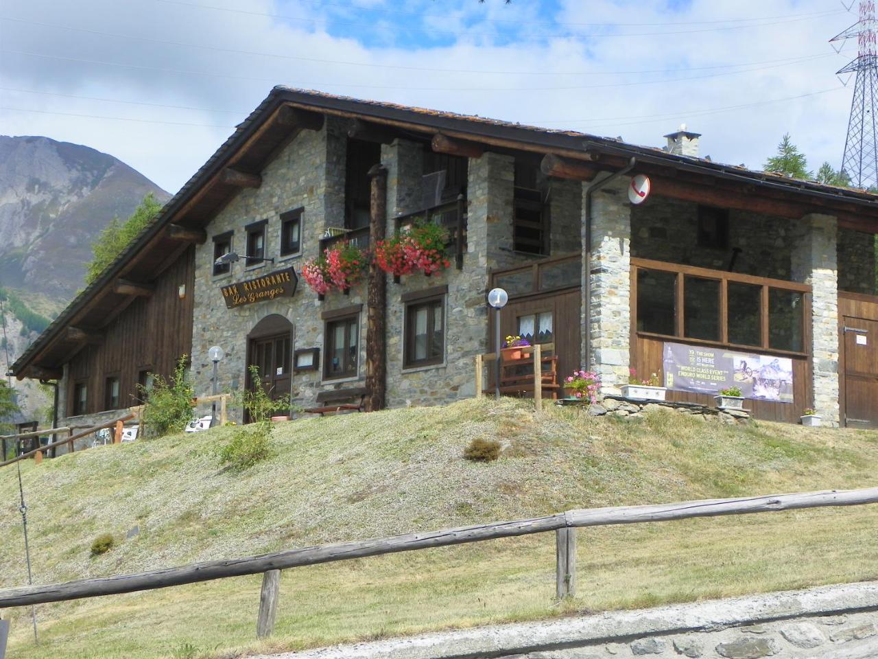Hotel Les Granges La Thuile Exteriör bild