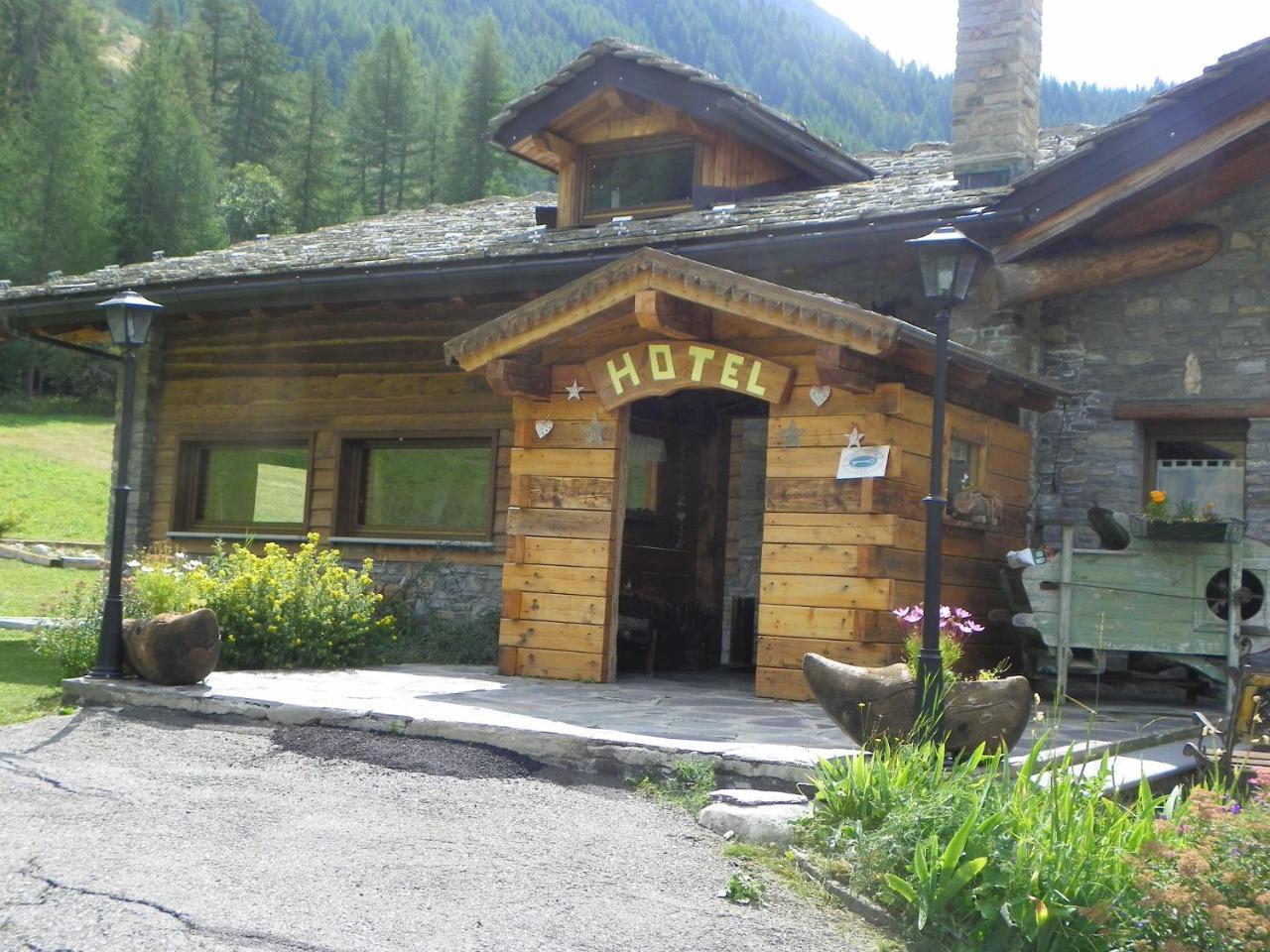 Hotel Les Granges La Thuile Exteriör bild